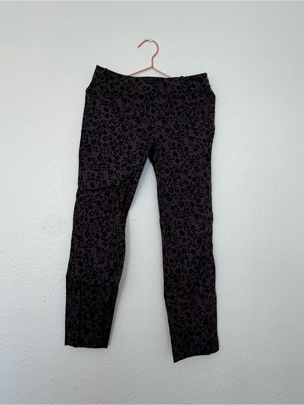 Ann Taylor factory signature side zip Dark Gray Leopard-Print pant